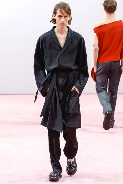 Look 18